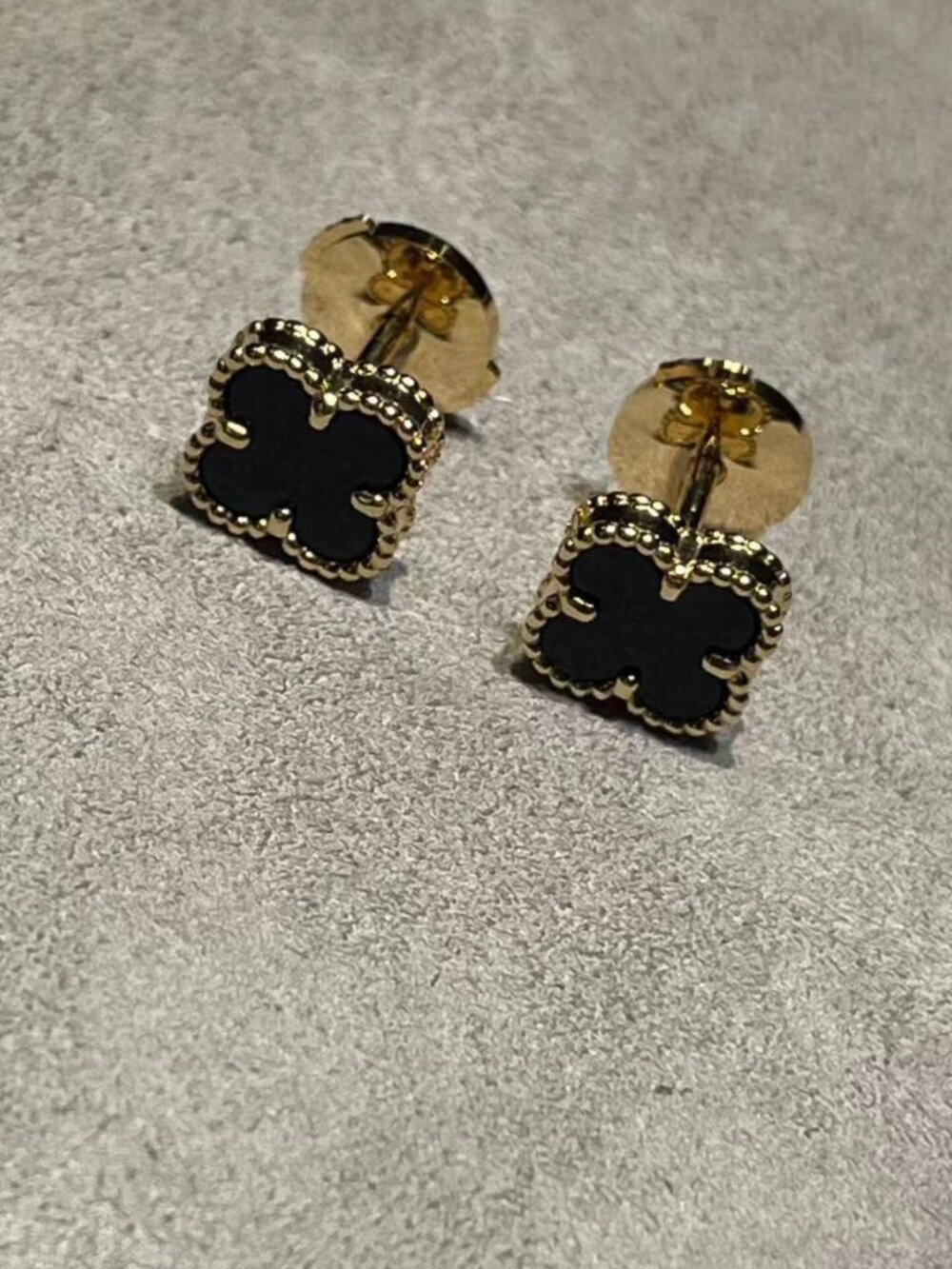 Van Cleef & Arpels Black Earrings - Picture 4 of 4